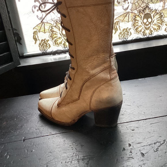 LEATHER VICTORIAN DISTRESSED BOOTS 9 + WIDE - COTTAGECORE - Picture 3 of 8